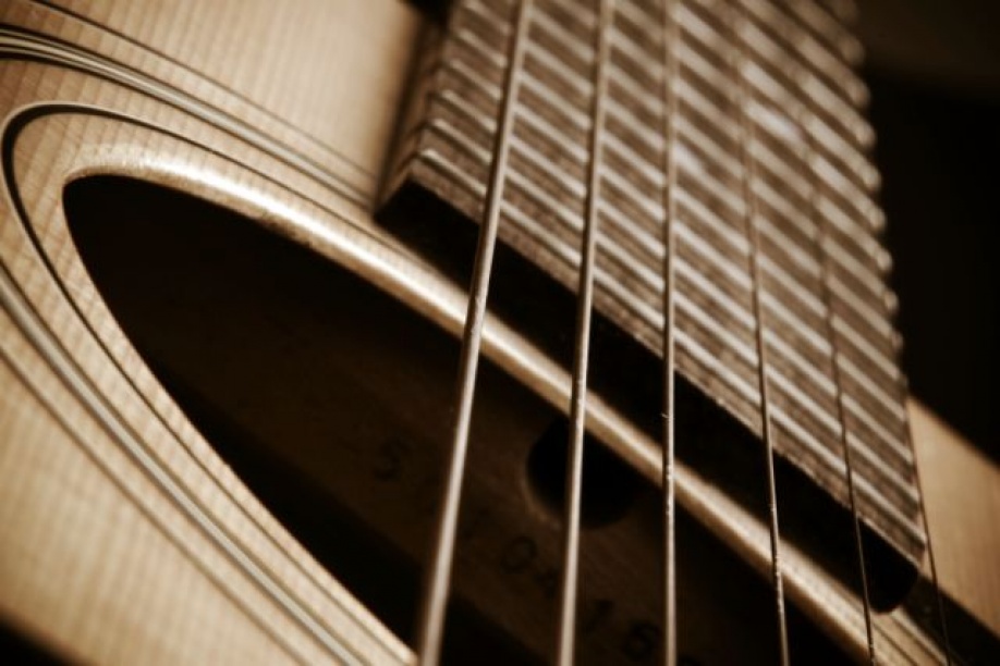 Cambiar las cuerdas de una guitarra eléctrica paso a paso - Blog